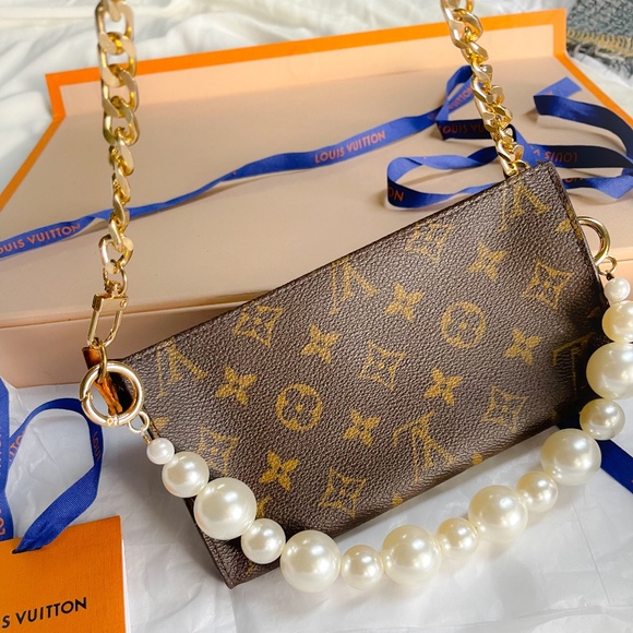 Louis Vuitton Handbags - ✨🍒Authentic Bucket bag GM✨🍒